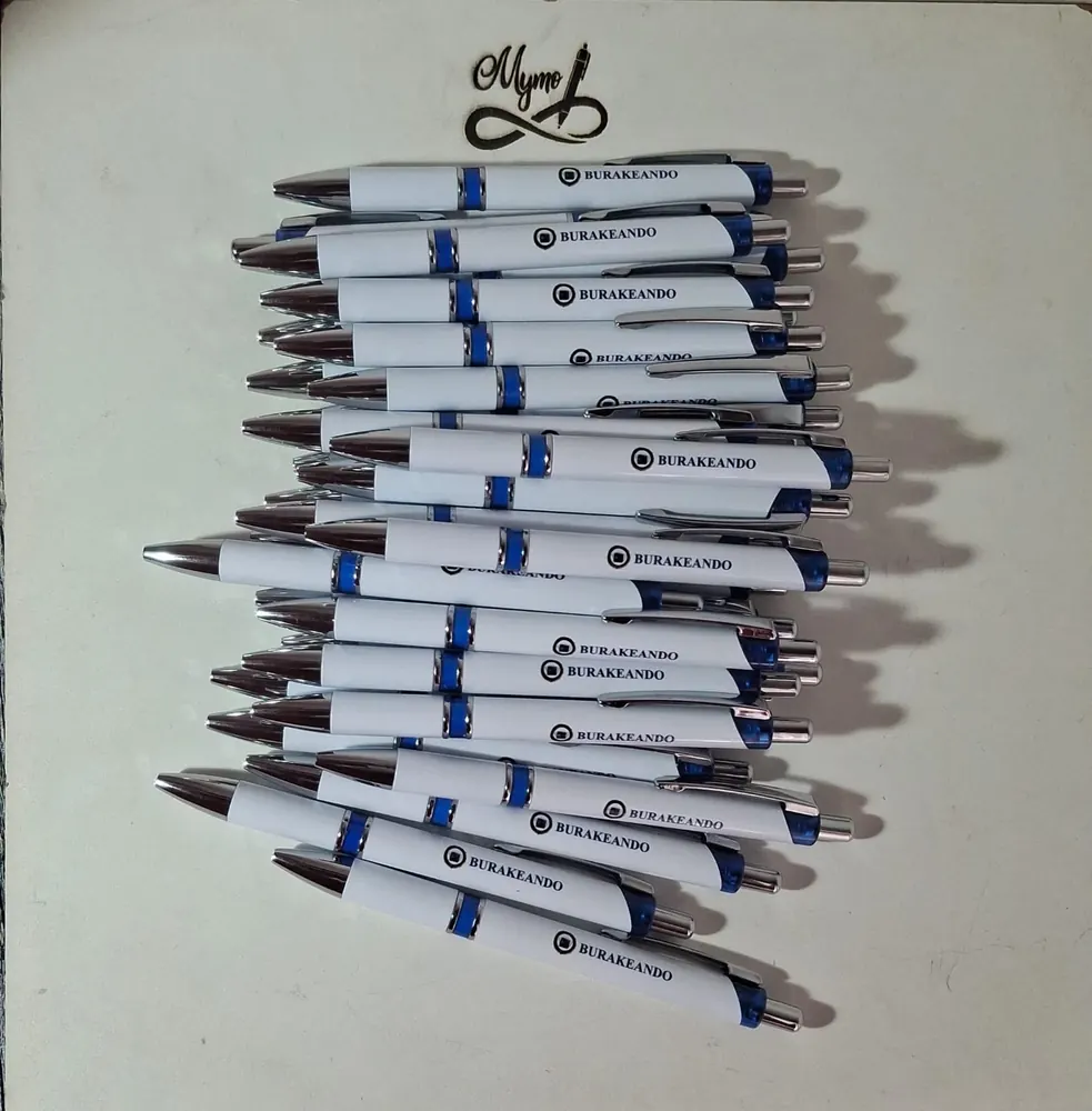Pedido de lapiceras blancas y azules con logo de empresa
