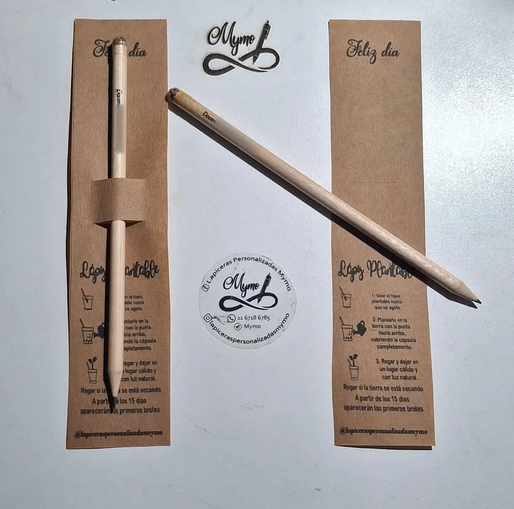 Dos lápices plantables con su tarjeta «Feliz día» y las instrucciones para plantarlos